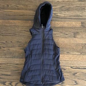 Lululemon black slim-fitted vest.